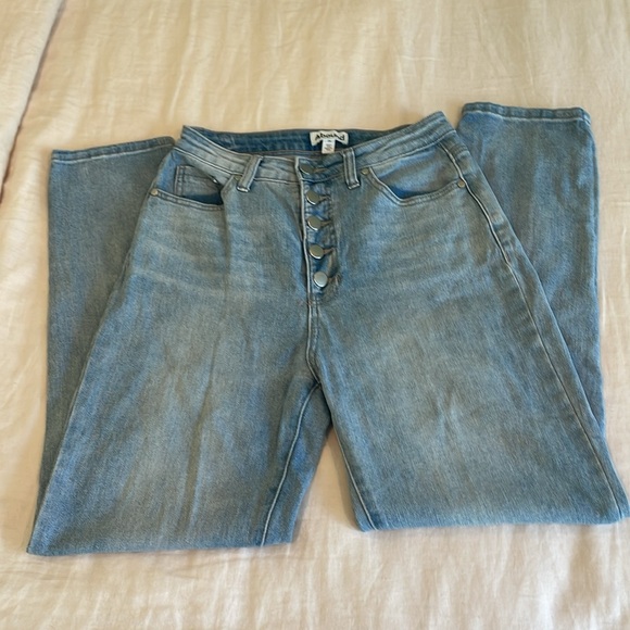 ABOUND Distressed Jeans - Picture 3 of 9